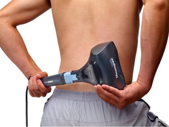 Massage du dos avec THUMPER® MINI PRO Massage du dos avec THUMPER® MINI PRO