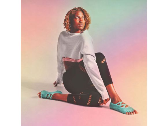 Shooting Chaussettes Pilates Toesox® FT Elle | Chaussettes pilates toesox | SISSEL France Shooting Chaussettes Pilates Toesox® FT Elle | Chaussettes pilates toesox | SISSEL France