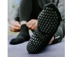Homme assis avec chaussettes anti-dérapantes Lowrise Noir | Chaussettes de Pilates Homme assis avec chaussettes anti-dérapantes Lowrise Noir | Chaussettes de Pilates