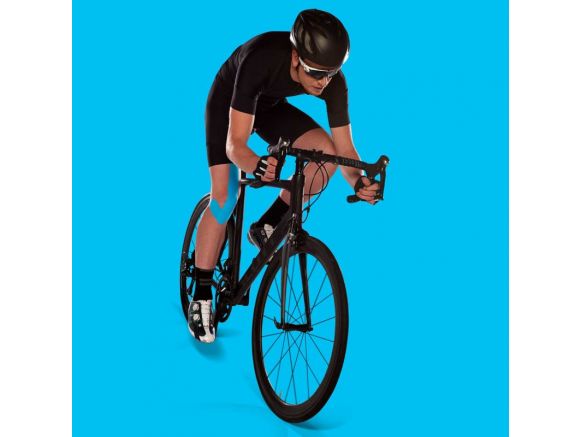 Cycliste avec bande de kinésiologie Bleu | K-Tape® Cycliste avec bande de kinésiologie Bleu | K-Tape®