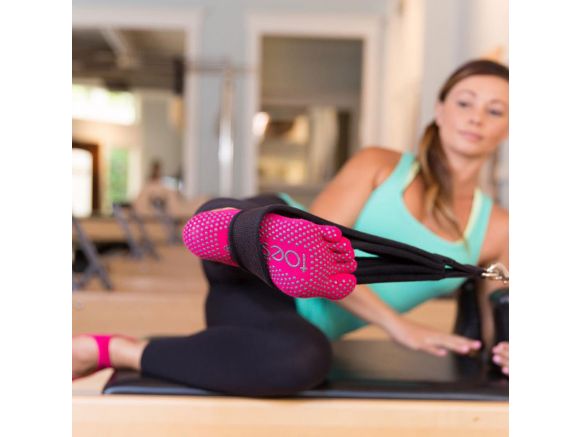 Exercices Pilates Matwork avec chaussettes de Pilates Toesox® Full Toe Bellarina | SISSEL France Exercices Pilates Matwork avec chaussettes de Pilates Toesox® Full Toe Bellarina | SISSEL France
