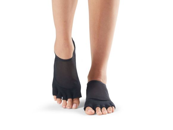 Chaussettes de Pilates Toesox® Half Toe Luna noir | sissel.fr Chaussettes de Pilates Toesox® Half Toe Luna noir | sissel.fr