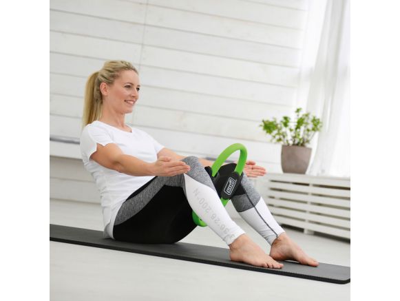 Exercices sur tapis de gym avec Pilates Circle Compact SISSEL® Exercices sur tapis de gym avec Pilates Circle Compact SISSEL®