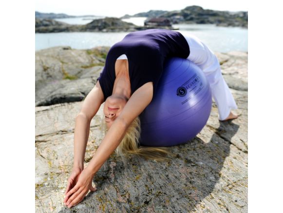 Femme étirement du dos avec le ballon de gym SISSEL® SECUREMAX® Ø45 cm lila Femme étirement du dos avec le ballon de gym SISSEL® SECUREMAX® Ø45 cm lila