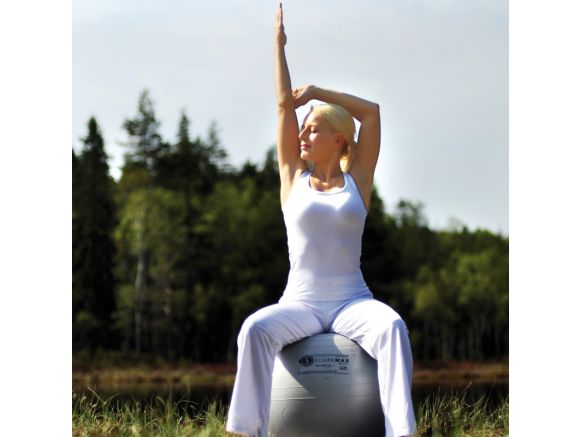 Femme étirement avec le ballon de gym SISSEL® SECUREMAX® Ø75 cm gris Femme étirement avec le ballon de gym SISSEL® SECUREMAX® Ø75 cm gris