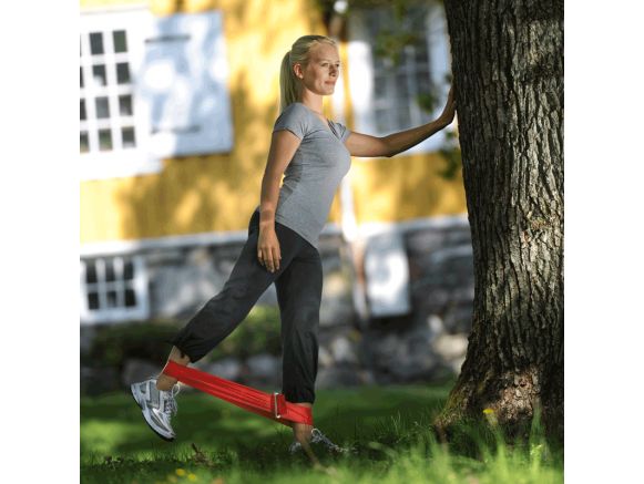Femme contre un arbre Bande élastique SISSEL® FITBAND rouge Essential 2,5 m Femme contre un arbre Bande élastique SISSEL® FITBAND rouge Essential 2,5 m