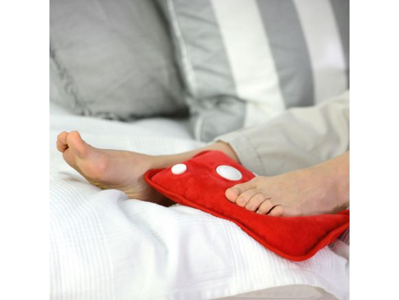 Utilisation de la bouillotte électrique SISSEL® Heat Wave rouge sur les pieds Utilisation de la bouillotte électrique SISSEL® Heat Wave rouge sur les pieds