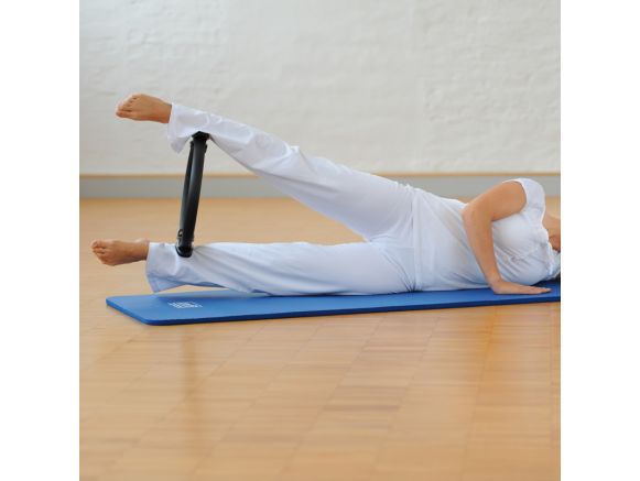 Exercice sur le côté avec le Pilates Circle SISSEL® Exercice sur le côté avec le Pilates Circle SISSEL®
