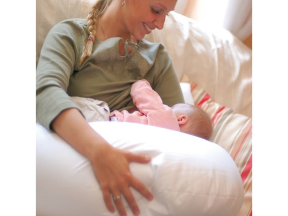 Maman allaitant dans le coussin de positionnement SISSEL® COMFORT Maman allaitant dans le coussin de positionnement SISSEL® COMFORT