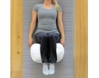 Femme surélevant ses jambes avec le coussin de positionnement SISSEL® COMFORT Femme surélevant ses jambes avec le coussin de positionnement SISSEL® COMFORT