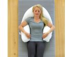 Femme allongée sur le dos avec le coussin de positionnement SISSEL® COMFORT Femme allongée sur le dos avec le coussin de positionnement SISSEL® COMFORT