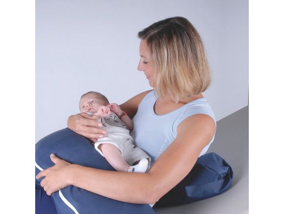 Maman tenant son bébé dans le coussin de positionnement SISSEL® COMFORT Maman tenant son bébé dans le coussin de positionnement SISSEL® COMFORT