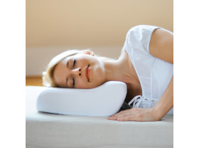 Femme allongée sur l'oreiller à mémoire de forme SISSEL® SOFT