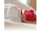 Femme enceinte avec le coussin de confort SISSEL® MEDI SUPPORT