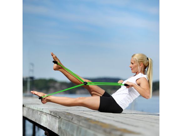 Femme sur un ponton avec anneaux SISSEL® Pilates Core Trainer Femme sur un ponton avec anneaux SISSEL® Pilates Core Trainer