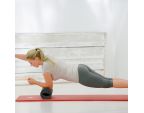 Femme en gainage avec le rouleaux fasciathérapie SISSEL® Myofascia Roller