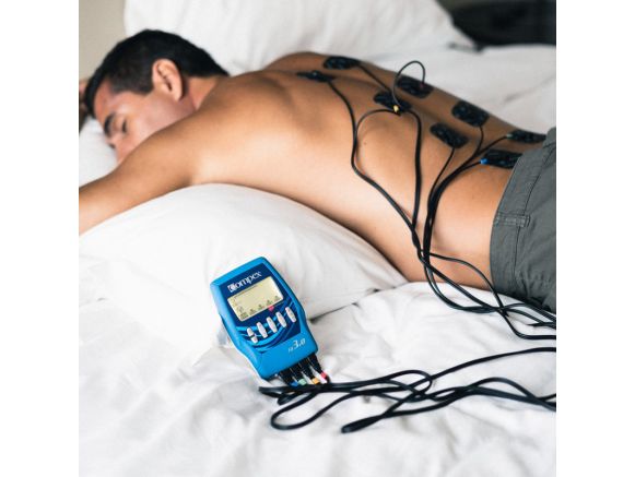 Homme faisant une séance COMPEX FIT 3.0 Homme faisant une séance COMPEX FIT 3.0