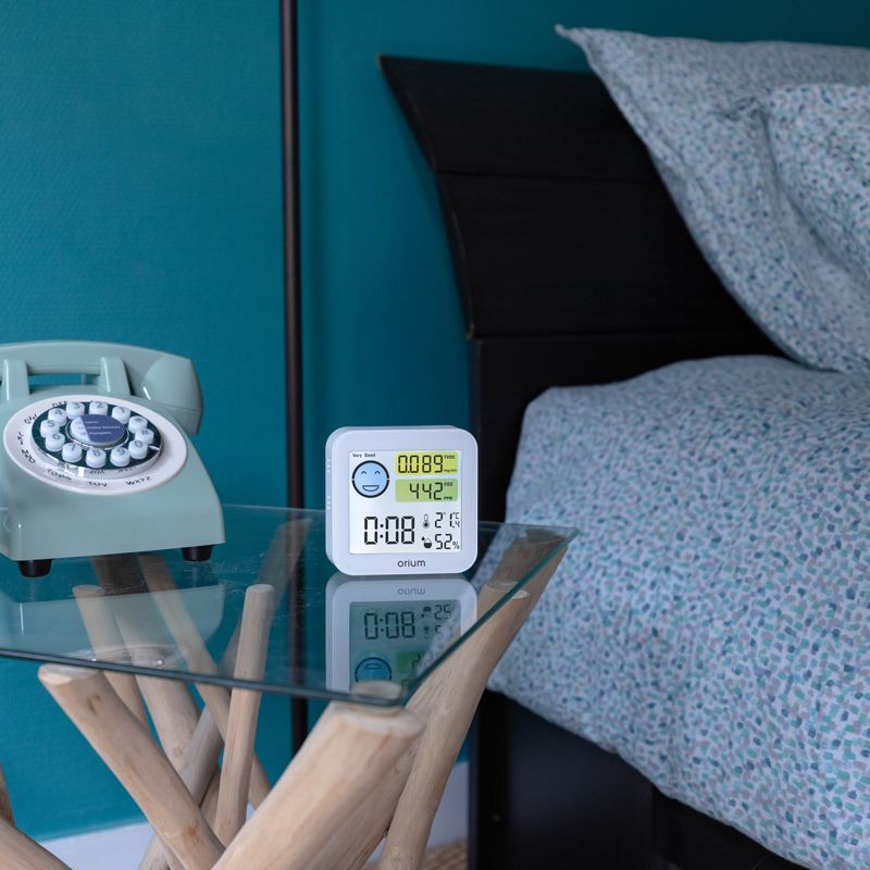 Mesureur de qualité de l'air intérieur Quaelis 20 table de chevet chambre adulte Mesureur de qualité de l'air intérieur Quaelis 20 table de chevet chambre adulte
