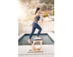 Femme utilisant la Chair Split Pedal Balanced body® Femme utilisant la Chair Split Pedal Balanced body®