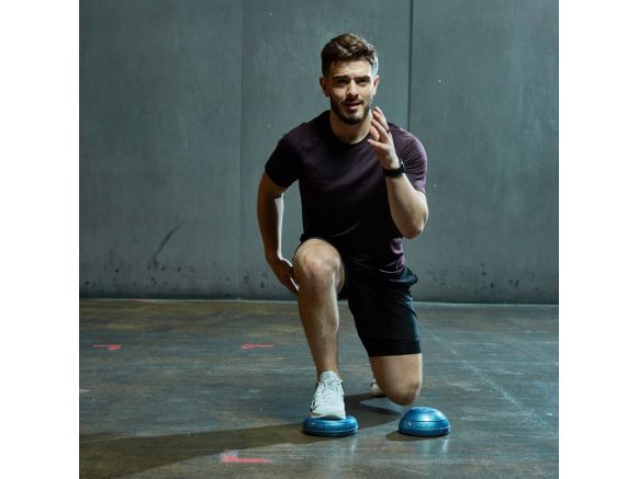 Exercice de musculation des jambes avec deux BOSU® Balance Pods Exercice de musculation des jambes avec deux BOSU® Balance Pods