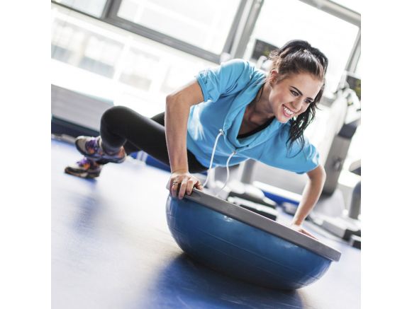 Exercice avec BOSU® Pro dôme face contre terre Exercice avec BOSU® Pro dôme face contre terre