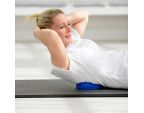 Neck Relax SISSEL® sous les omoplates d'une femme Neck Relax SISSEL® sous les omoplates d'une femme
