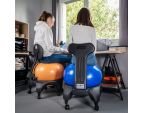Deux jeunes filles assisent sur la Tonic Chair® Confort bleue