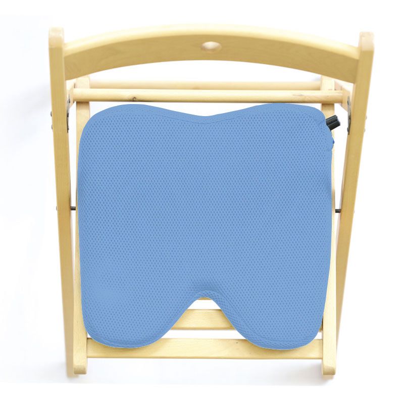 Coussin coccyx SISSEL® Sit Air bleu sur chaise Coussin coccyx SISSEL® Sit Air bleu sur chaise