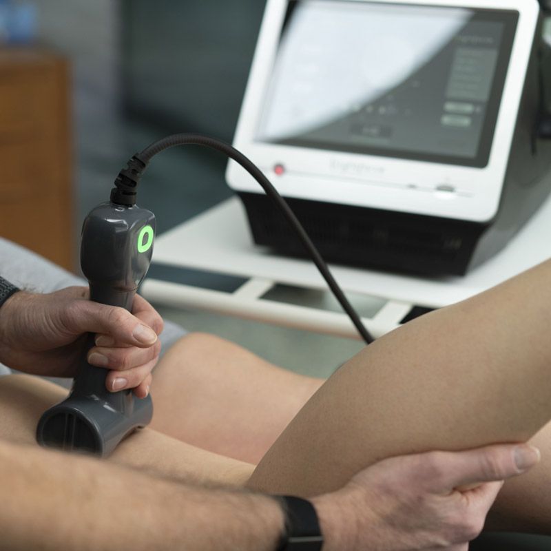 Laser LIGHTFORCE® XLi 40W en application sur une cuisse Laser LIGHTFORCE® XLi 40W en application sur une cuisse