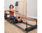 Exercice Pilates avec le Metro™ IQ® Reformer Balanced Body® Exercice Pilates avec le Metro™ IQ® Reformer Balanced Body®