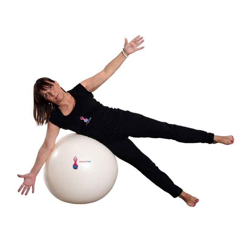 Nadine Garcia en train d'utiliser un ballon Postural Ball® Nadine Garcia en train d'utiliser un ballon Postural Ball®
