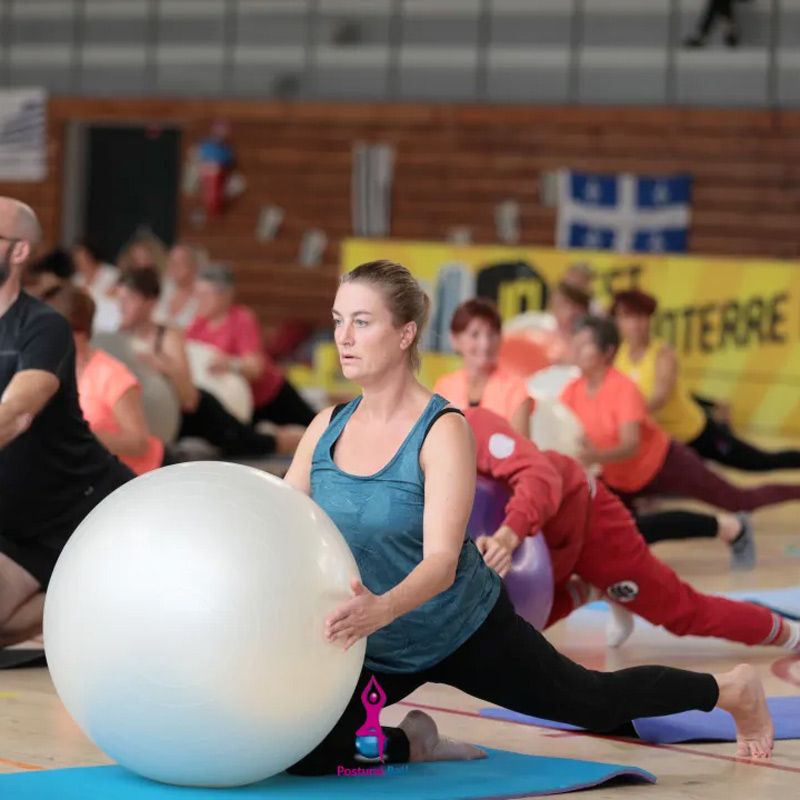 Cours de groupe avec un ballon Postural Ball® Cours de groupe avec un ballon Postural Ball®
